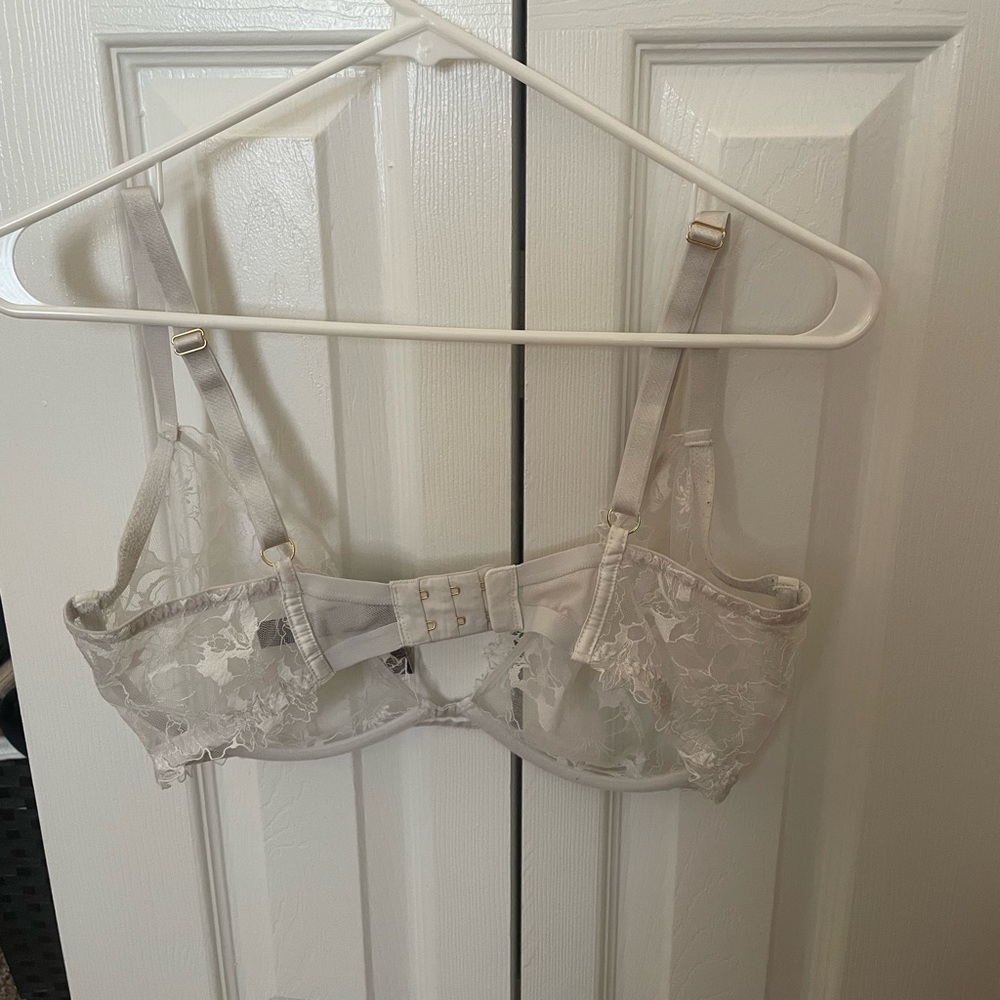 VICTORIA’S SECRET unlined flora Demi bra - Picture 3 of 3